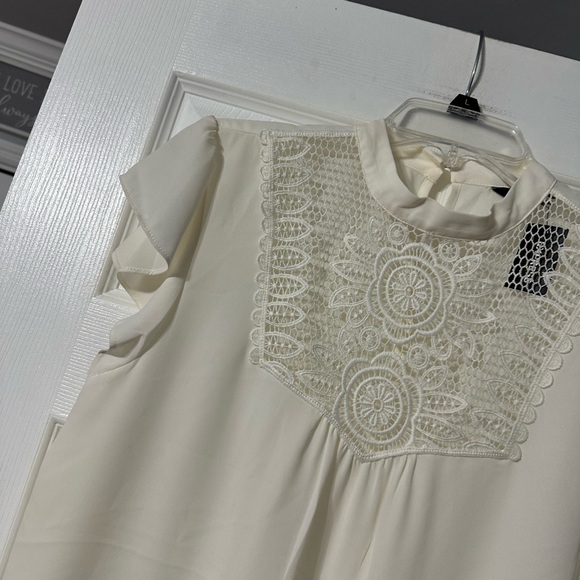 NWT Expresss Crocheted Lace Front Blouse - Picture 5 of 16